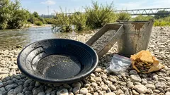 Cercare oro sul Ticino, ogni giorno: la storia di Paolo e una piccola verità